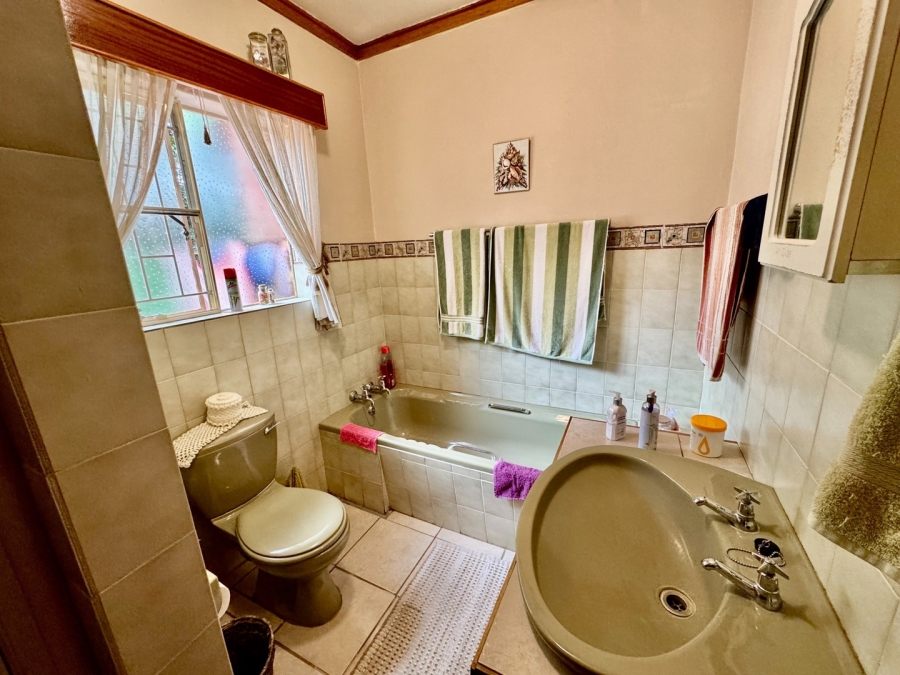 3 Bedroom Property for Sale in Kannoniers Park North West